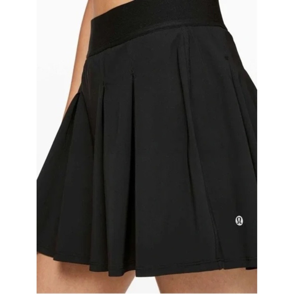 Lululemon Circuit Breaker Skirt Black Pleated Tennis Running Skort Size 10